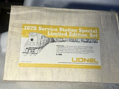 Beautiful Lionel Service Station Train Set Minneapolis & St. Paul RR O Gauge