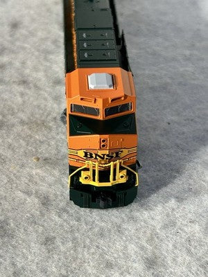 Powerful KATO Burlington Northern Santa Fe RR AC4400CW Diesel Engine N GAUGE