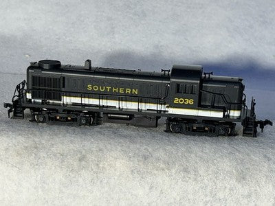 Nice Atlas/KATO Southern Railroad  Tuxedo Scheme Alco RS-3 Loco HO