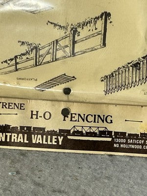 Nice Central Valley HO Fencing Kit
