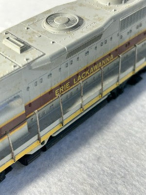 Nice Athearn Erie Lackawanna RR  GP-35 Diesel Engine HO