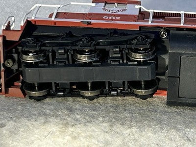 Handsome KATO Gulf Mobile & Ohio SD-40 Diesel Engine With DCC HO