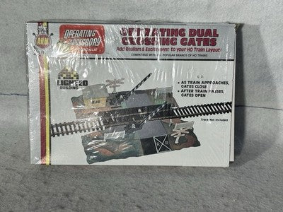 Cool AHM Automatic Dual Crossing Gates/Lighted Bldg. Sealed Package HO