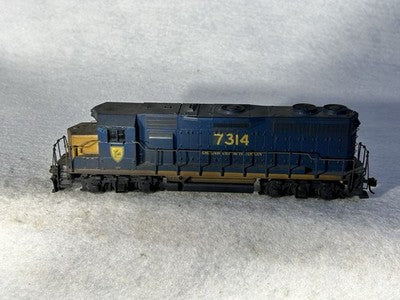 Athearn Custom Painted/Detailed Weathered D & H RR GP-38-2 Loco HO(Ex 1 Awning)