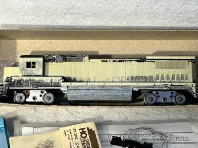 Proto Power West Dash-8-40B Undecorated Locomotive HO