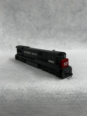 Handsome Atlas U-33C Southern Pacific Railway Locomotive HO