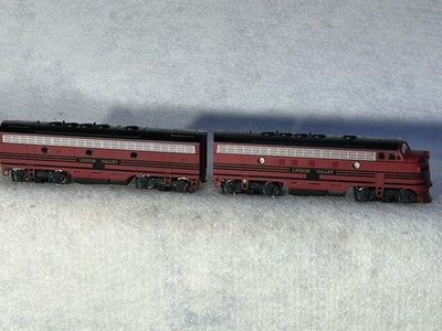 Striking Stewart/KATO Lehigh Valley RR F-7A/B Phase I Set A Pwrd./B Unpwrd. HO
