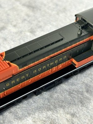 Colorful Atlas Great Northern RR VO-1000 Switcher  Locomotive N Gauge DCC Ready