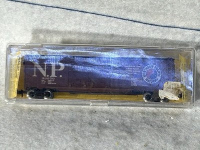 Nice Atlas Northern Pacific RR 50’ Double Door Box Car N Gauge
