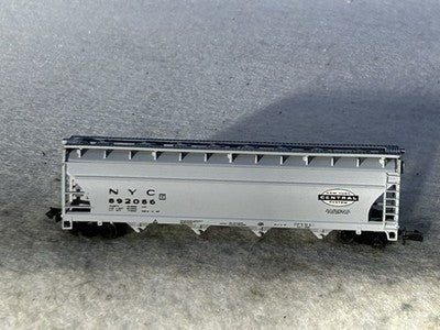 Nice Atlas New York Central RR 4-Bay Center Flow Covered Hopper Car N Gauge