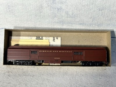 Beautiful Athearn Norfolk &Western RR University Series 8 Car Passenger Set HO