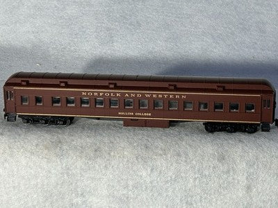 Beautiful Athearn Norfolk &Western RR University Series 8 Car Passenger Set HO