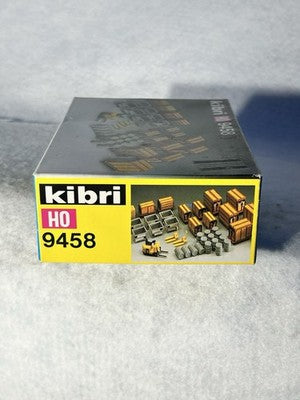Useful Kibri Freighthouse Crates/Barrels/Forklift HO
