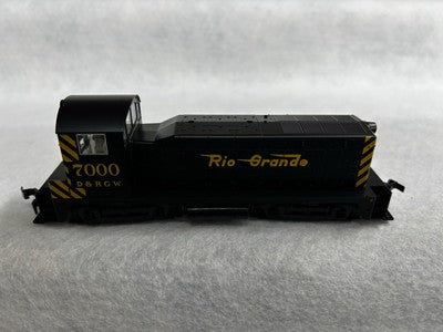 Nice KATO Rio Grande Railroad NW-2 Switcher Loco HO