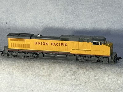 Beautiful KATO Union Pacific RR C-44-9W Diesel Engine HO