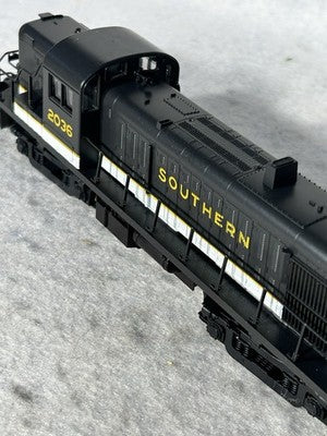 Nice Atlas/KATO Southern Railroad  Tuxedo Scheme Alco RS-3 Loco HO