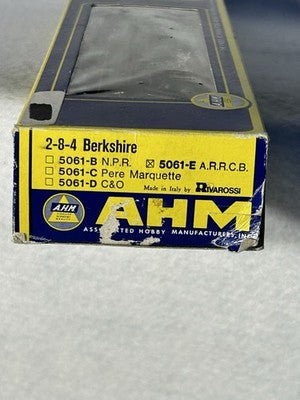 Beautiful Rivarossi NYC/StL RR 2-8-4 Berkshire Locomotive/ 2 Passenger Car Set