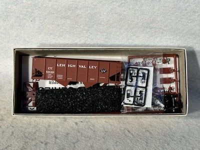 Cool Selection Accurail Various Roads 2-Bay 55 Ton Hopper Car Kits HO