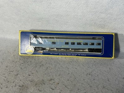 Beautiful Rivarossi NYC/StL RR 2-8-4 Berkshire Locomotive/ 2 Passenger Car Set
