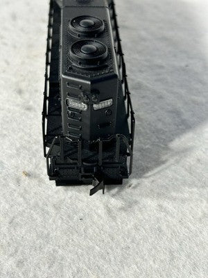 Nice  ATLAS/KATO Undecorated GP-38 Diesel Engine HO