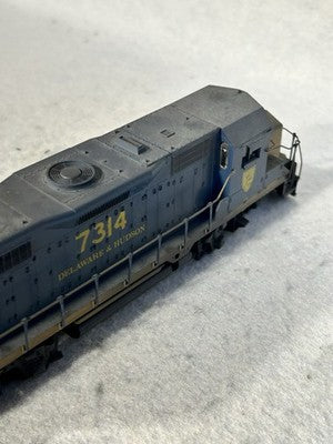 Athearn Custom Painted/Detailed Weathered D & H RR GP-38-2 Loco HO(Ex 1 Awning)