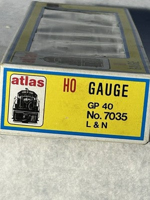 Nice ATLAS/KATO GP-40 Louisville & Nashville RR Locomotive HO