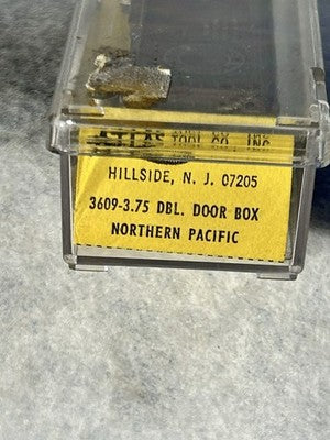 Nice Atlas Northern Pacific RR 50’ Double Door Box Car N Gauge