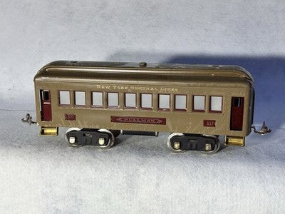 Lionel New York Central RR Standard  Gauge Pre-War Locomotive/4 Passenger Cars