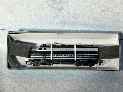 Cool Athearn Baltimore & Ohio RR F-7 A-B-A/6-Car Pass Set HO A & B Powered