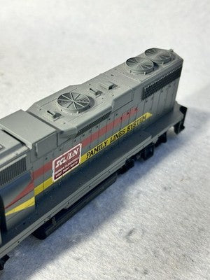 Vey Rare Athearn GP38/40 CSX/Family Lines RR Locomotive HO(No Box/Railings)