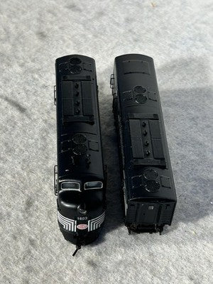 Nice Intermountain New York Central RR  Lightning FT-A/B Both Powered Loco Set N