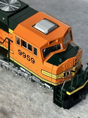Beautiful KATO BNSF RR SD-70MAC Diesel Engine N GAUGE