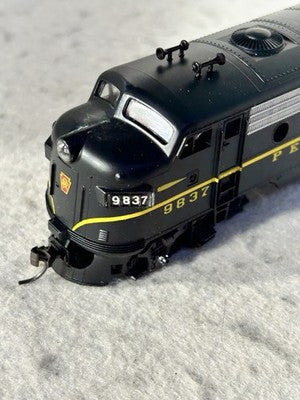 Beautiful Atlas/KATO Pennsylvania RR F- 7A Engine HO
