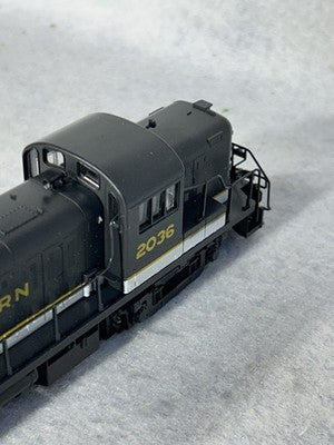 Nice Atlas/KATO Southern Railroad  Tuxedo Scheme Alco RS-3 Loco HO