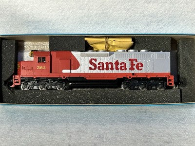 Rare Athearn SD-40 Santa Fe RR￼Passenger Diesel Locomotive HO