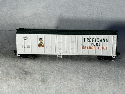 Beautiful Bachman Tropicana 50’ Box Car HO Metal Wheels K-D Couplers (Ex Box)