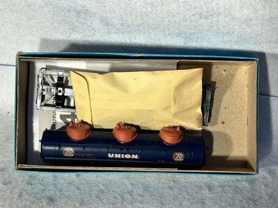 Nice Athearn Blue Box Union Chemical 3-Dome Tank Car HO