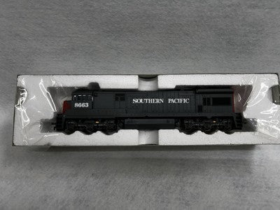 Handsome Atlas U-33C Southern Pacific Railway Locomotive HO