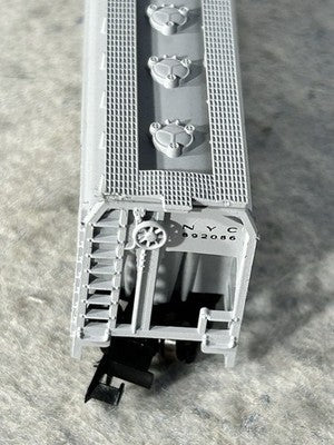 Nice Atlas New York Central RR 4-Bay Center Flow Covered Hopper Car N Gauge