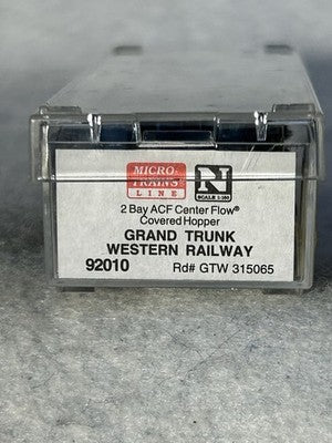 Nice Micro Trains Grand Trunk Western RR 2 Bay Covered Hopper Car N Gauge