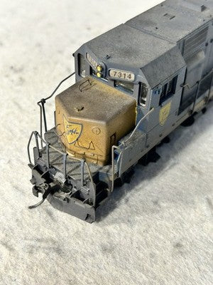 Athearn Custom Painted/Detailed Weathered D & H RR GP-38-2 Loco HO(Ex 1 Awning)