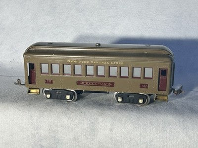Lionel New York Central RR Standard  Gauge Pre-War Locomotive/4 Passenger Cars