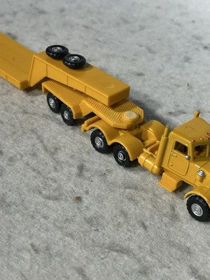 Cool Smart Toys 34 Wheeler Heavy Duty Low Boy Tractor Trailer HO (Ex Box)