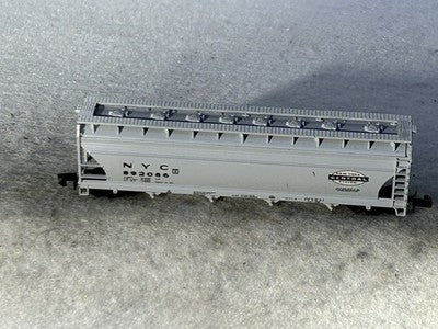 Nice Atlas New York Central RR 4-Bay Center Flow Covered Hopper Car N Gauge