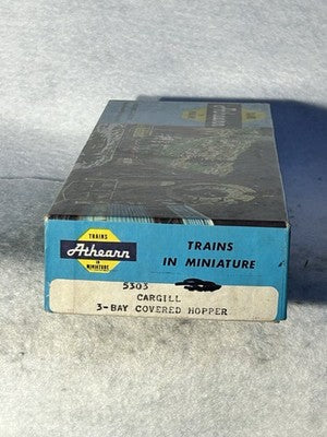 Nice Athearn Cargill 3-Bay Center Flow Covered Hopper Car Kit HO