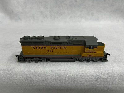 Beautiful KATO Union Pacific Railroad GP-35 Diesel Engine HO