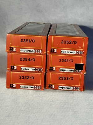 Classic Rivarossi Erie RR E-8 2 engine/6 Car Passenger (Set Pow./Dum.) HO