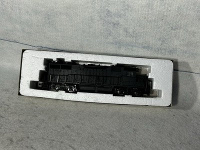 Nice  ATLAS/KATO Undecorated GP-38 Diesel Engine HO