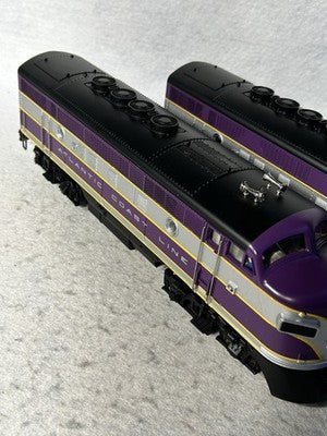 Beautiful MTH Atlantic Coast Line RR 3 Engine/2 Passenger Car Set O Gauge Car