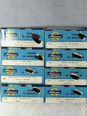 Beautiful Athearn Norfolk &Western RR University Series 8 Car Passenger Set HO